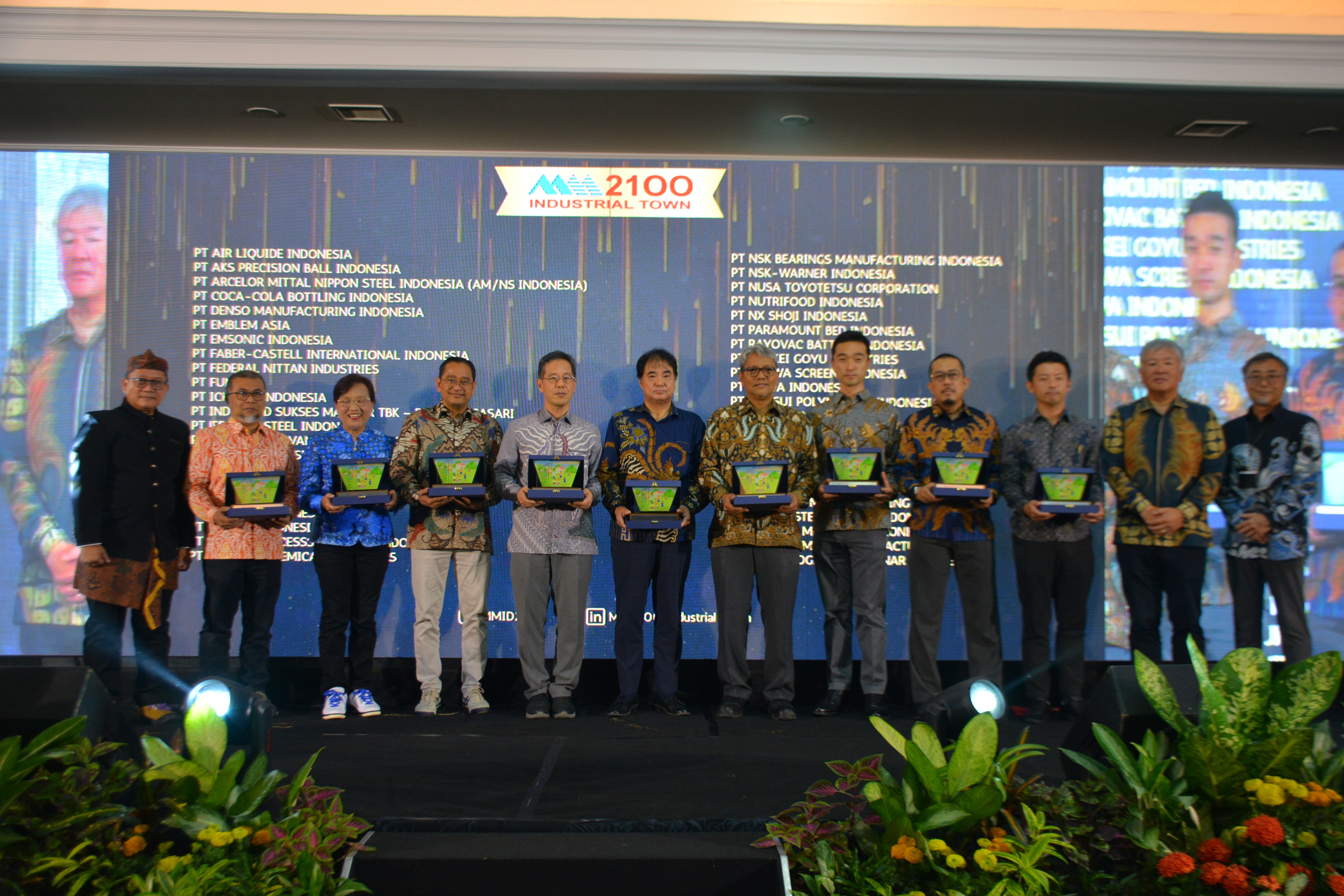 主要テナントの皆様との記念撮影